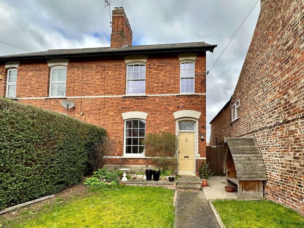 2 bed cottage to rent in Newton On Ouse, York YO30 Zoopla