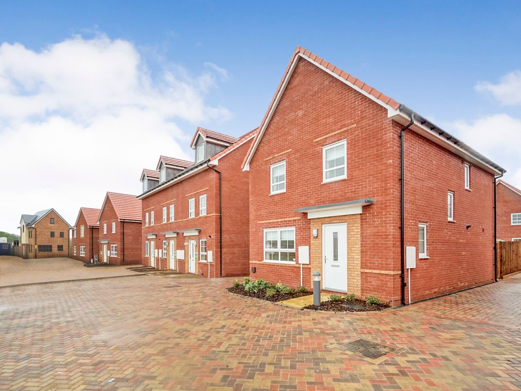 4 bed detached house to rent in Lilac Way, Overstone NN6, £1,600 pcm