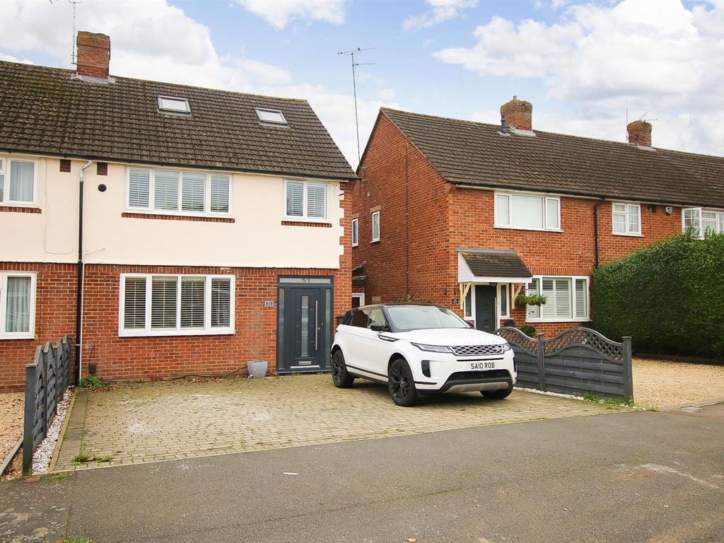 3 bed property to rent in Cromwell Avenue, Aylesbury HP19, £1,800 pcm