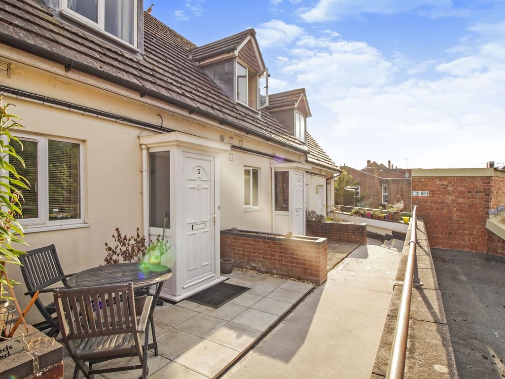 2 bed flat for sale in Bitterne Road, Bitterne Village, Southampton