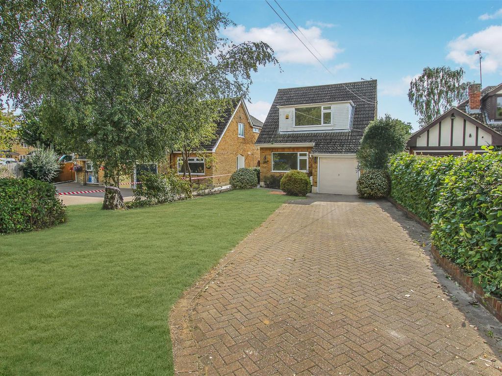 3 bed detached house for sale in Outings Lane, Doddinghurst, Brentwood