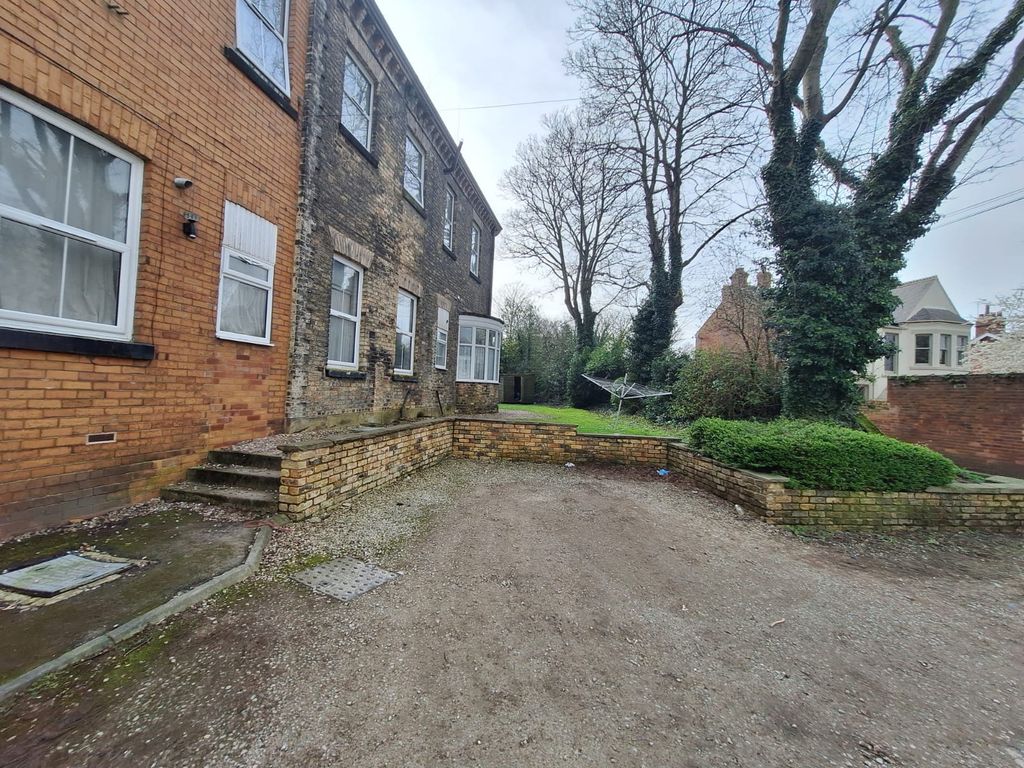 1 bed flat for sale in Ferrybridge Road, Knottingley WF11, £40,000 Zoopla