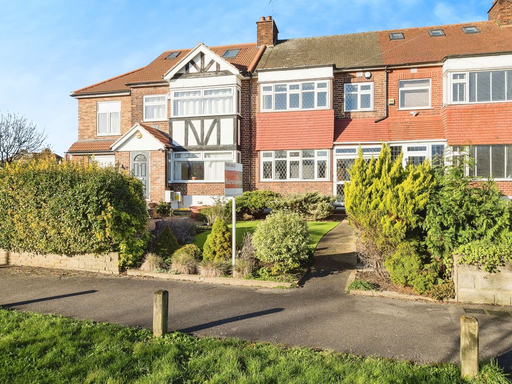 3 bed terraced house for sale in Chigwell Road, Woodford Green IG8, £