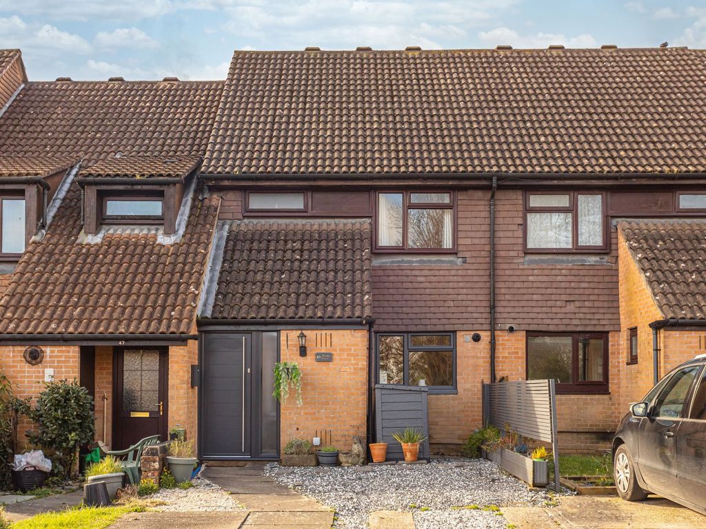 3 bed terraced house for sale in Birkdale Drive, Ifield RH11, £365,000