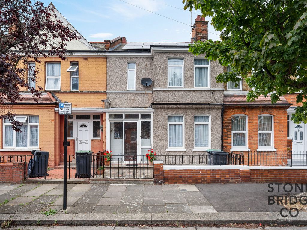 3 bed terraced house for sale in Hewitt Avenue, London N22 Zoopla