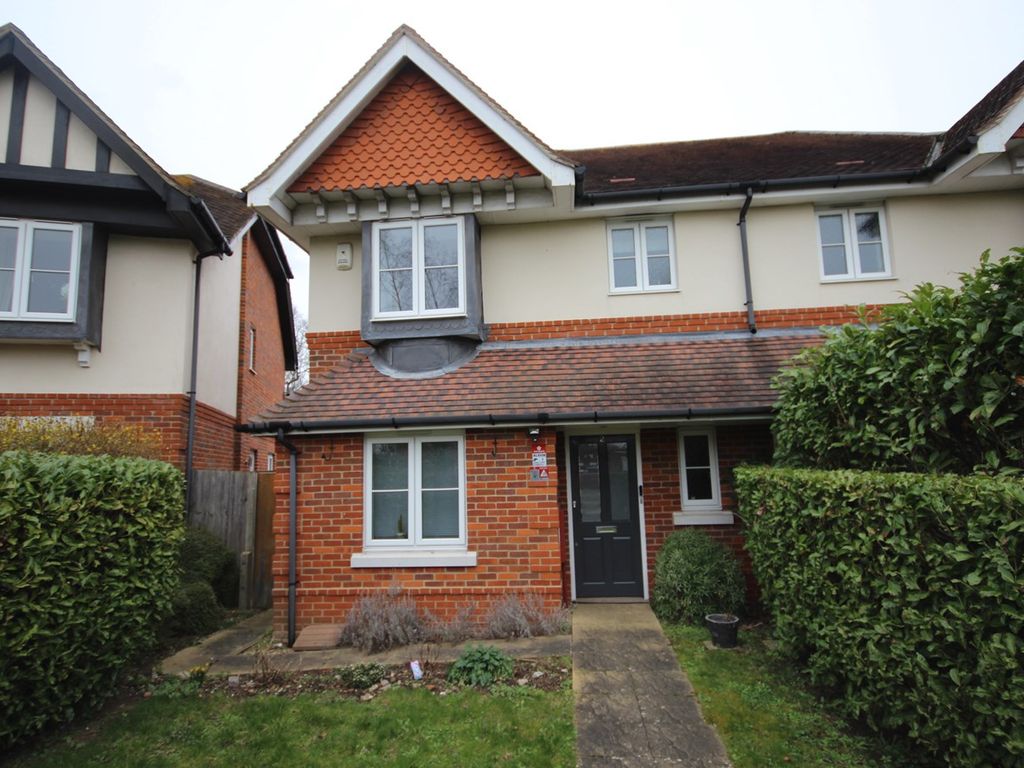 3 bed property to rent in Swallow Fields, Iver SL0 Zoopla