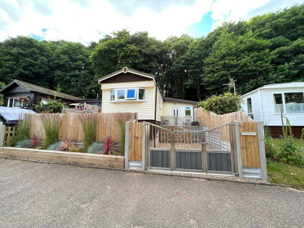 3 bed mobile/park home for sale in Tower Hill Park, Costessey, Norwich