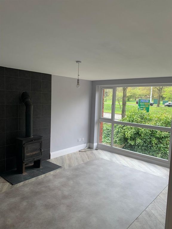 2 bed flat to rent in Oak Court, Whitley Village, Coventry CV3, £900