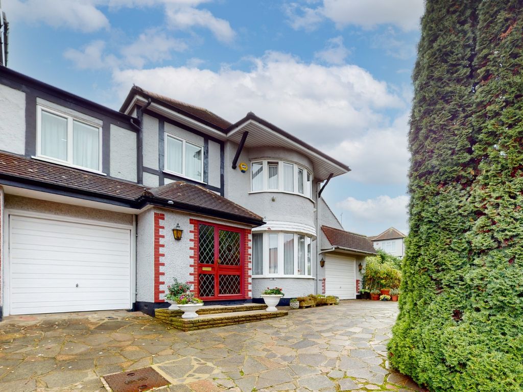 4 bed linkdetached house for sale in Colindeep Gardens, Hendon NW4
