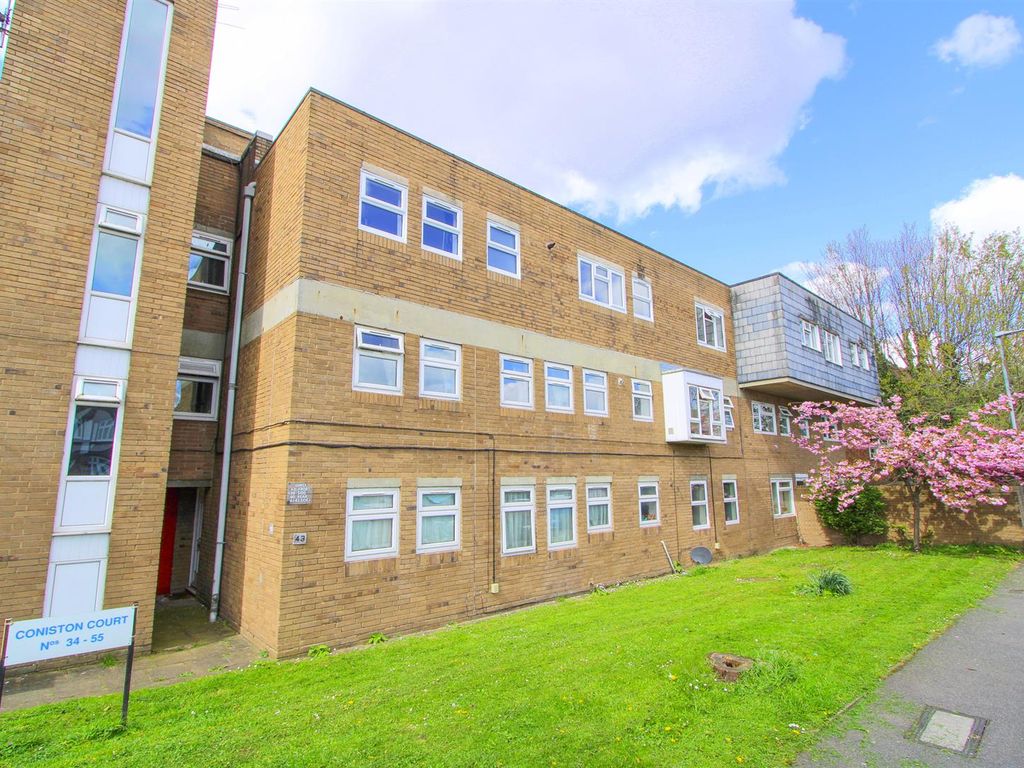 2 bed flat for sale in Coniston Court, Harcourt Road, Wallington SM6