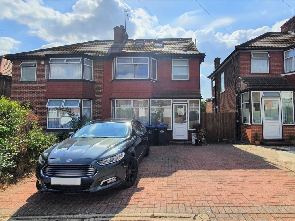 Crummock Gardens London NW9  