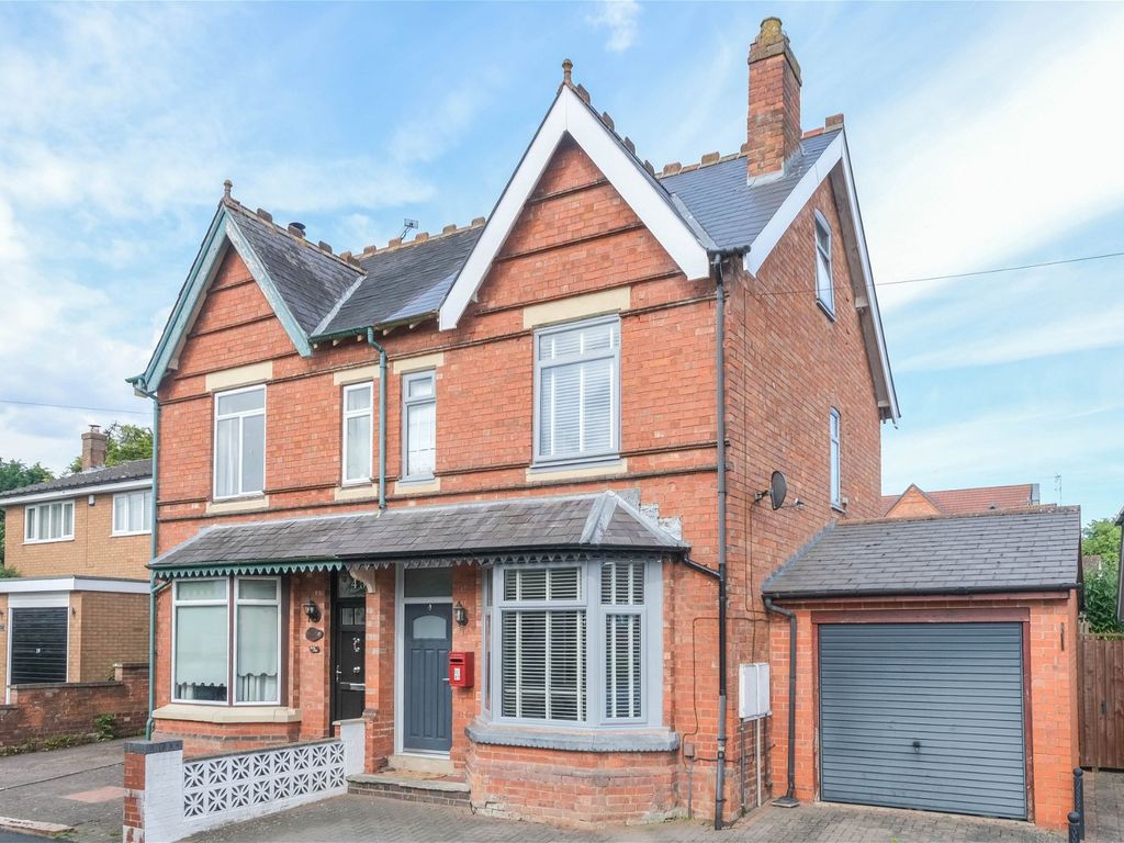 4 bed semidetached house for sale in Foregate Street, Astwood Bank