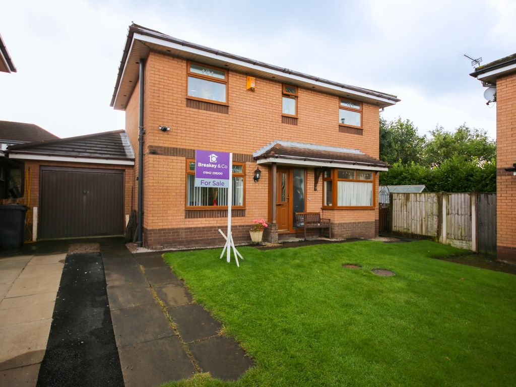 3 bed detached house for sale in Hindley, Wigan, Lancashire WN2, £