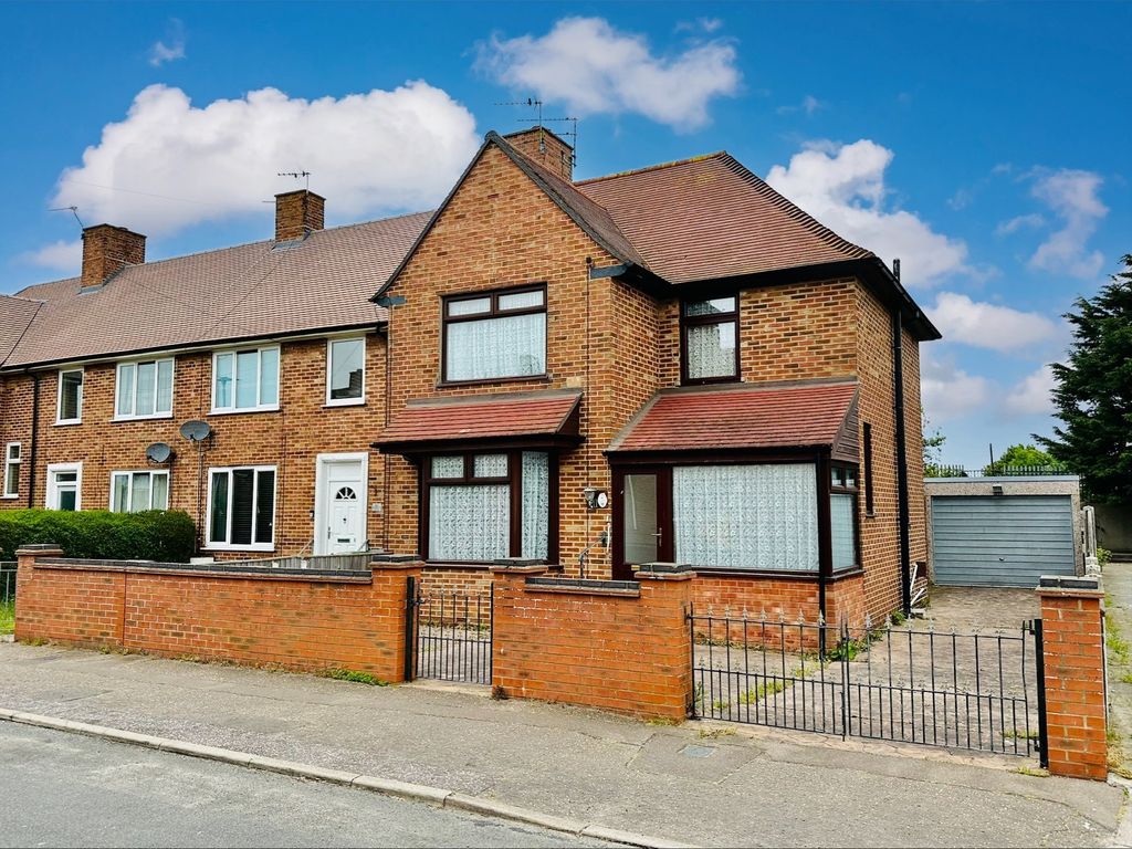 3 bed end terrace house for sale in Milton Road, Great Yarmouth NR30