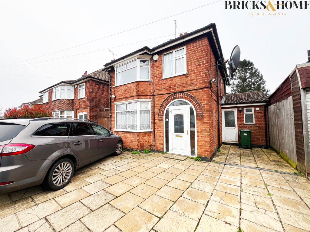 3 bed detached house for sale in Avenue, Birstall, Leicester