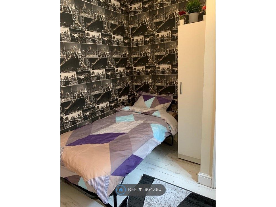 Studio to rent in Bury Road, London N22, £799 pcm Zoopla