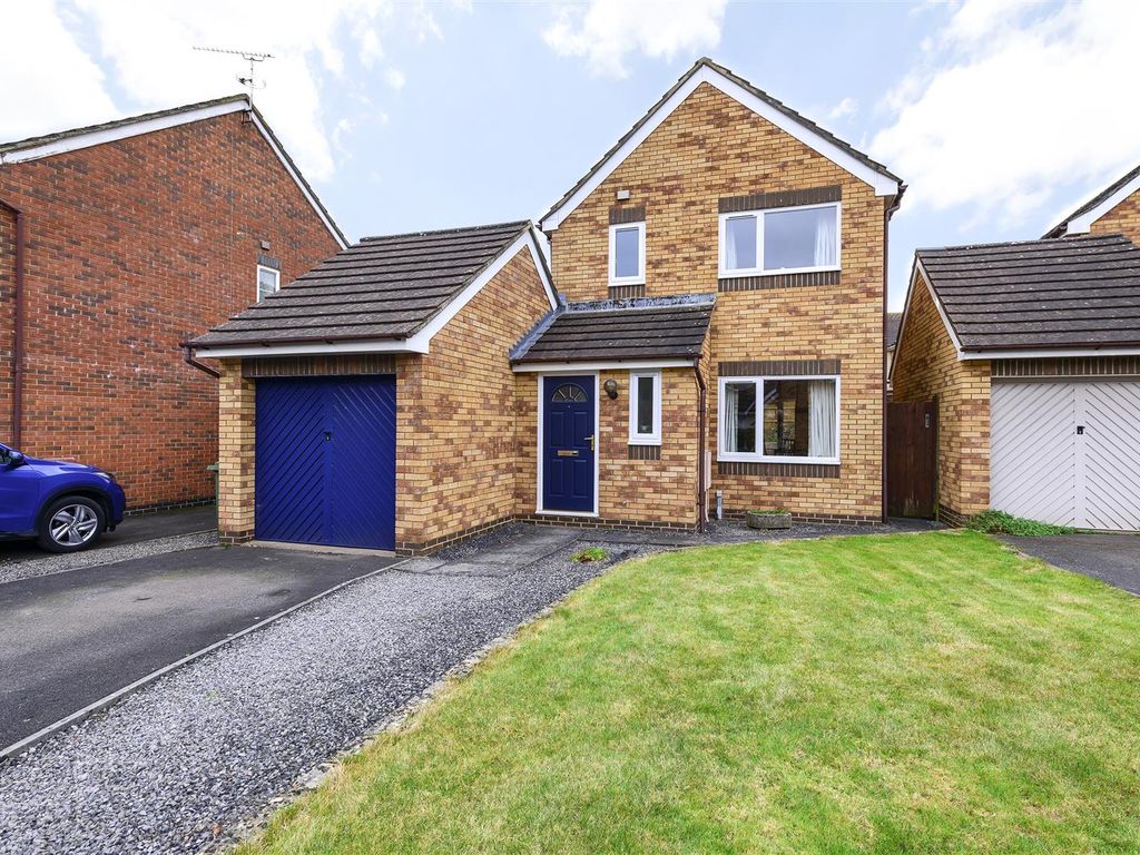 3 bed detached house for sale in Fox Drive, Taunton TA1 Zoopla