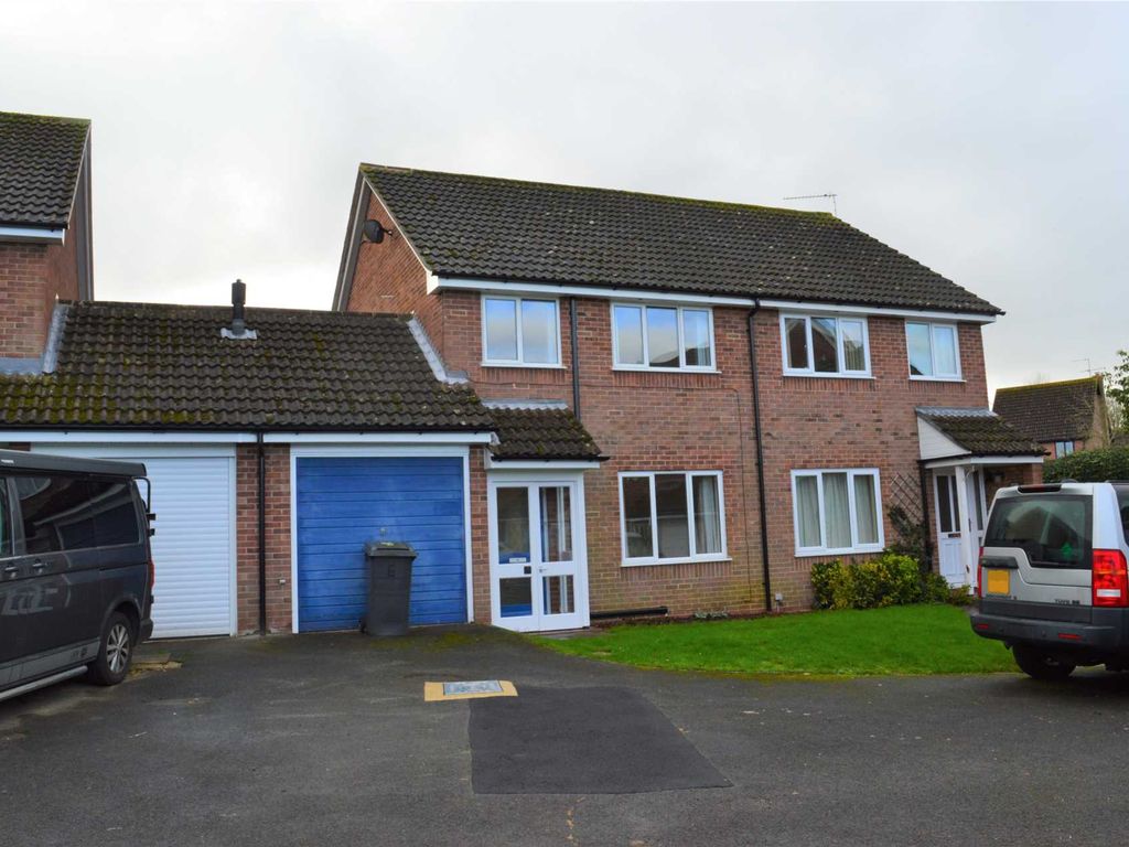 3 bed semidetached house to rent in Lawrence Mead, Kintbury RG17, £1,475 pcm Zoopla