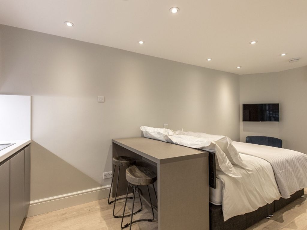 Studio to rent in Flat 6 5052 St Quintin Avenue, London W10, £1,450