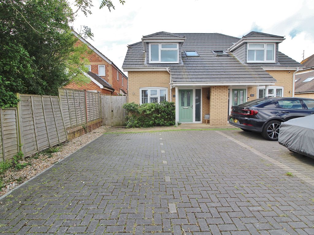 3 bed semidetached house for sale in Silvester Road, Cowplain