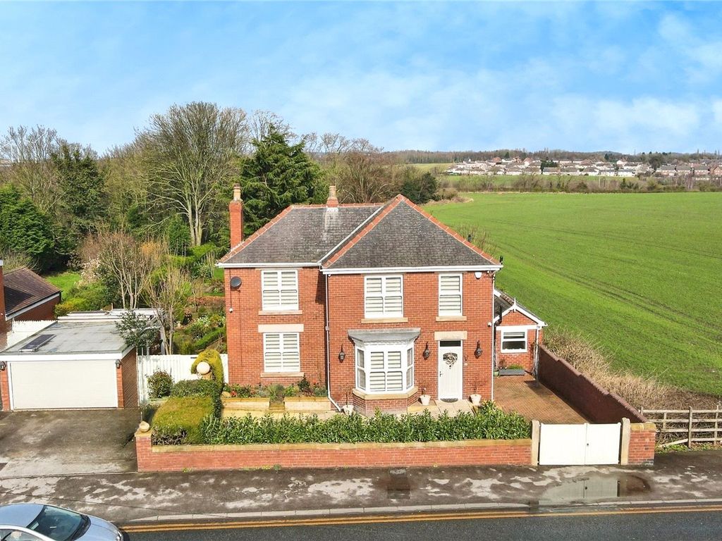 4 bed detached house for sale in Doncaster Road, Millhouses, Darfield