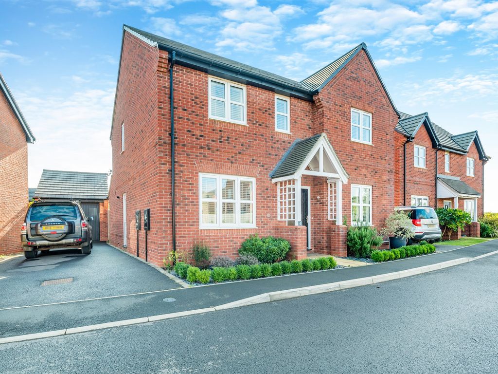 4 bed detached house for sale in Aris Close, Uppingham, Oakham LE15, £