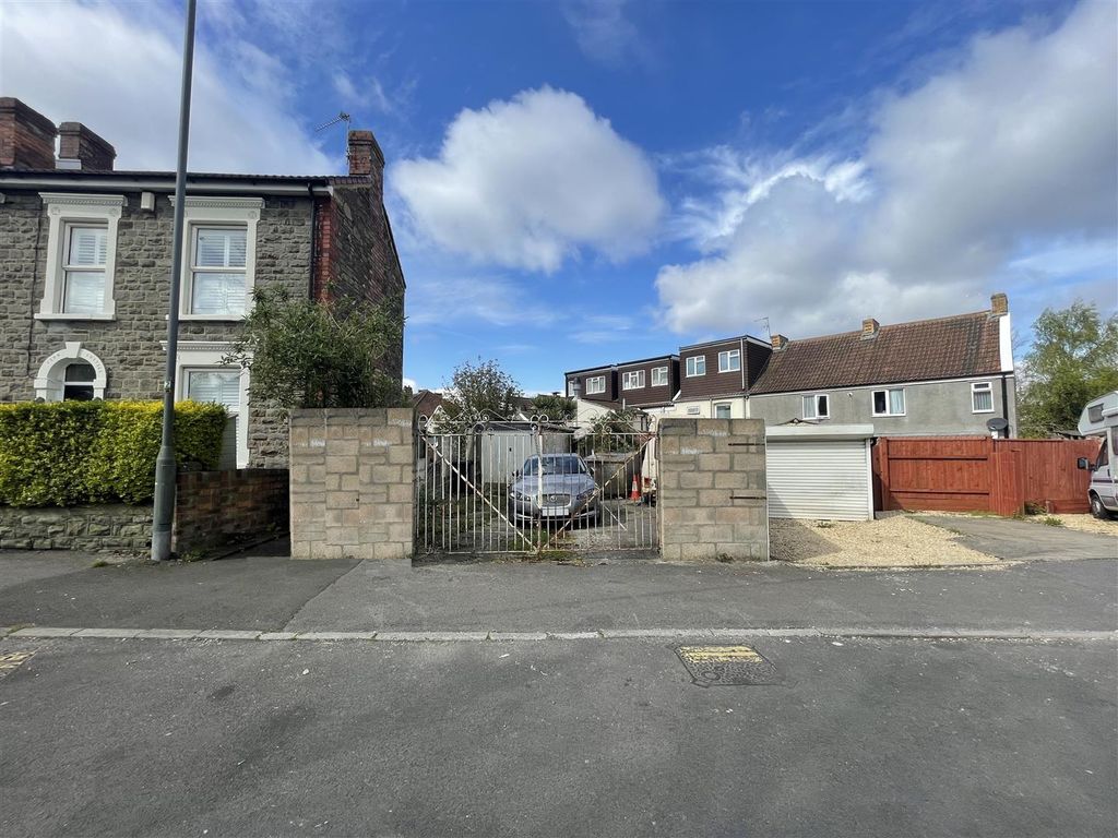 Land for sale in Court Road, Kingswood, Bristol BS15, £20,000 Zoopla