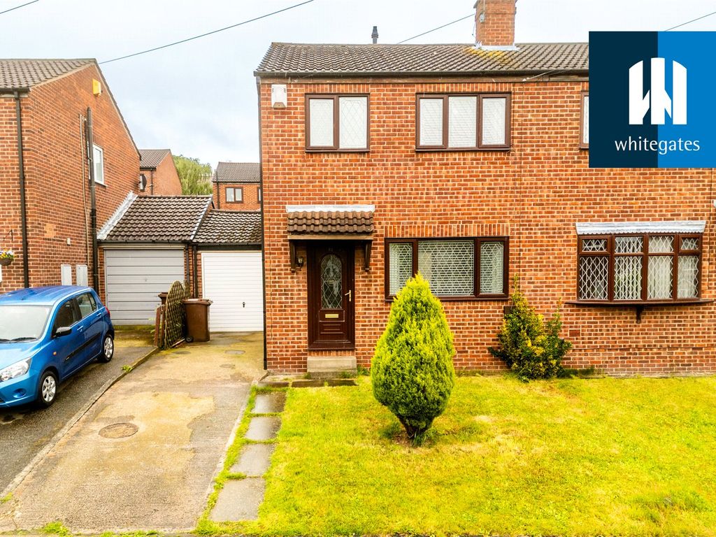 3 bed semidetached house for sale in Beacon Drive, Upton, Pontefract