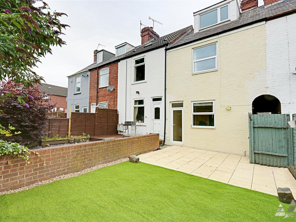 2 bed terraced house to rent in Field View, Park Street, Chesterfield