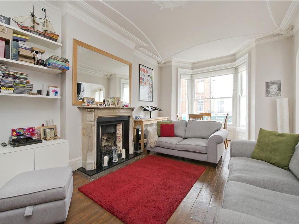 2 bed flat to rent in North End Road, West Kensington, London W14, £