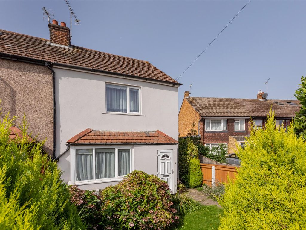 3 bed semidetached house for sale in Cippenham Lane, Cippenham, Slough