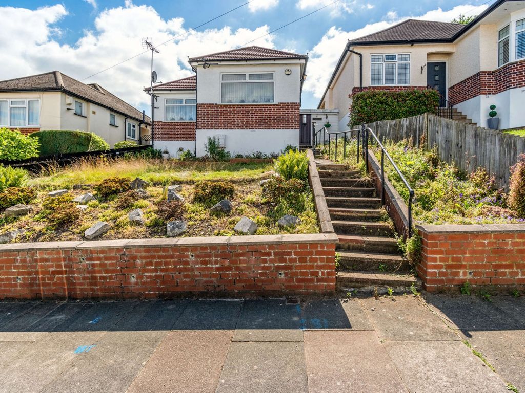 2 bed bungalow for sale in Highland Road, Northwood HA6 Zoopla