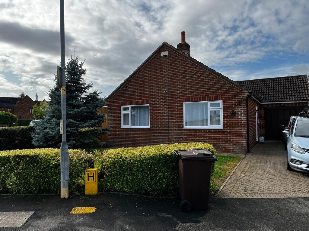 3 bed detached bungalow for sale in The Paddocks, Gedney, Spalding PE12