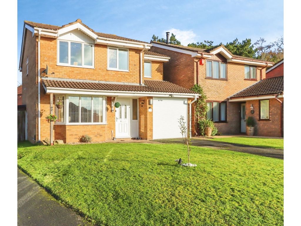 4 bed detached house for sale in Weavers Rise, Telford TF2, £325,000