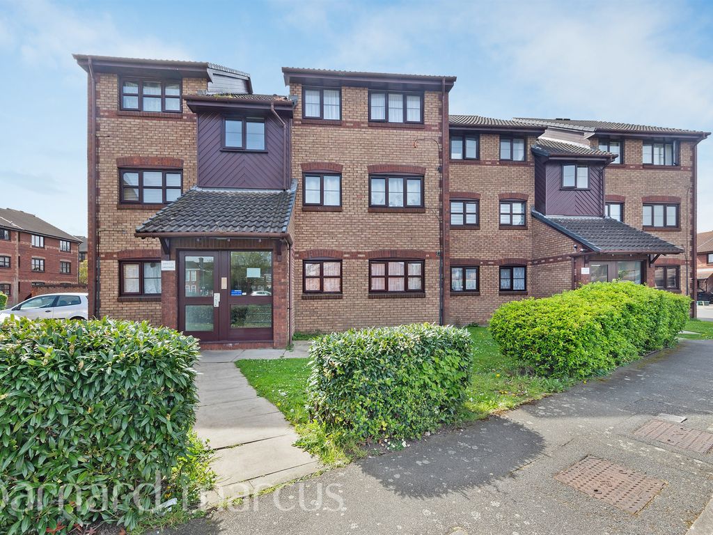 2 bed flat for sale in Lowry Crescent, Mitcham CR4, £270,000 Zoopla