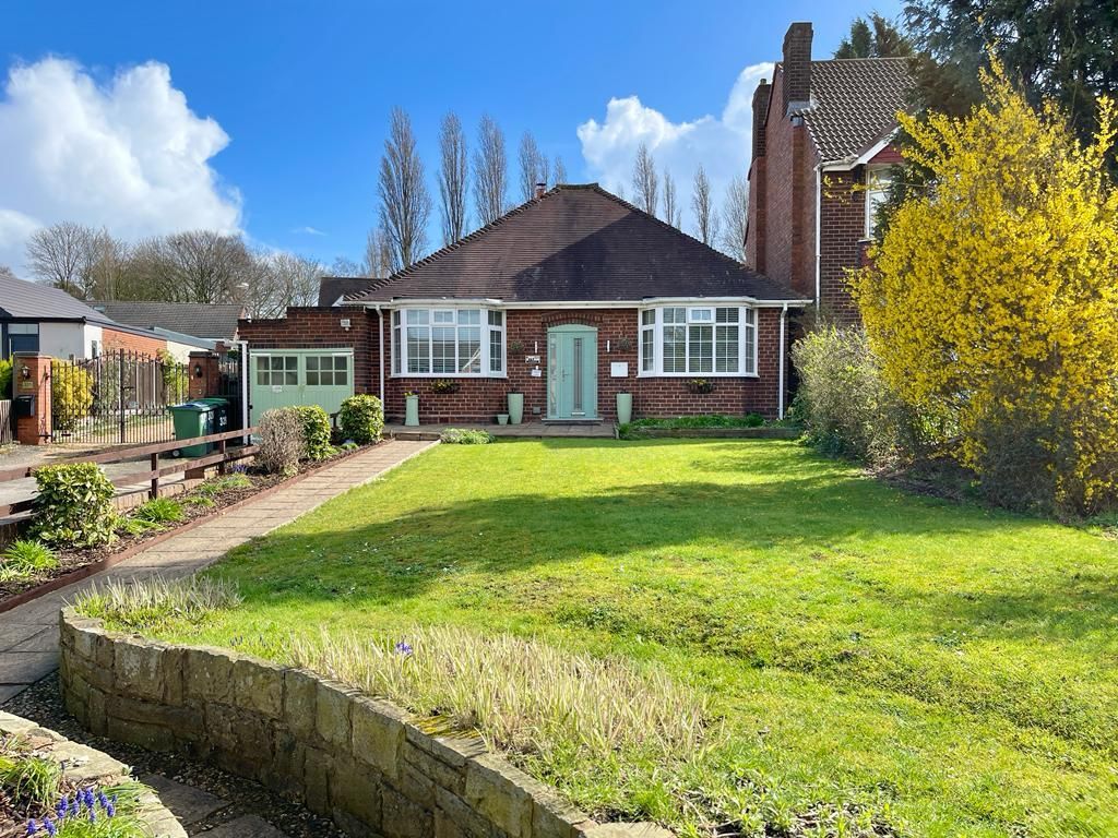 4 bed bungalow for sale in Walsall Road, West Bromwich B71 Zoopla