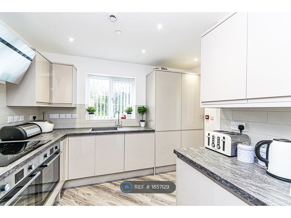 Room to rent in Gladstone Road, Broughton, Chester CH4, £575 pcm Zoopla