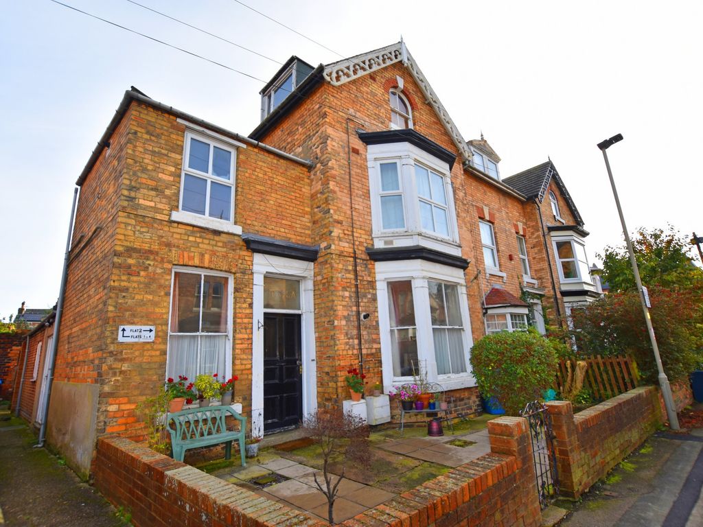 1 bed flat for sale in New Parks Crescent, Falsgrave, Scarborough YO12