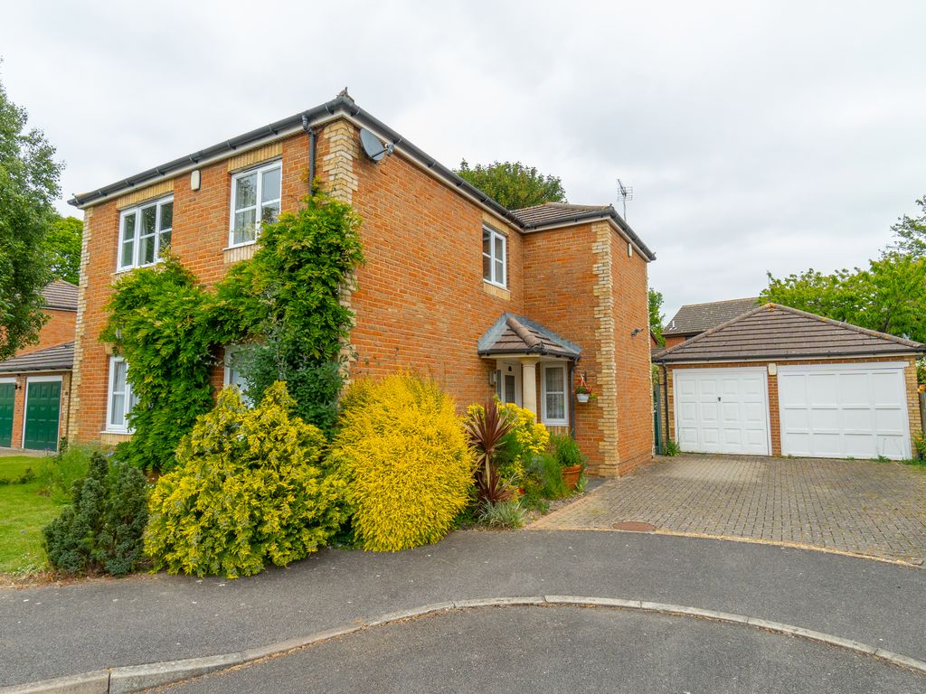 4 bed detached house for sale in Kennington Place, Ashford TN24, £