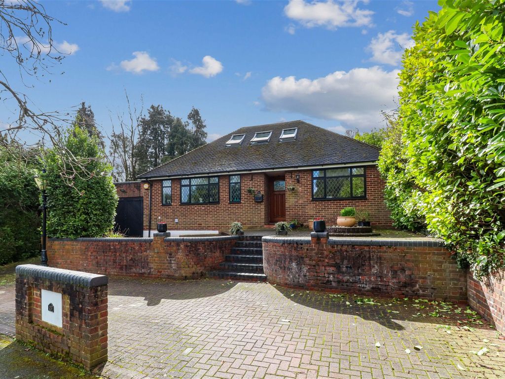 4 bed detached house for sale in Wyatts Close, Chorleywood, Rickmansworth WD3, £895,000 Zoopla
