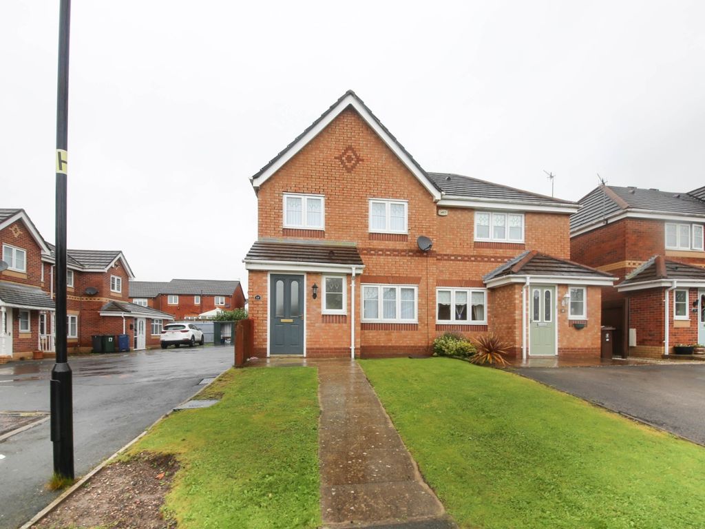 3 bed semidetached house to rent in Hobberley Drive, Skelmersdale
