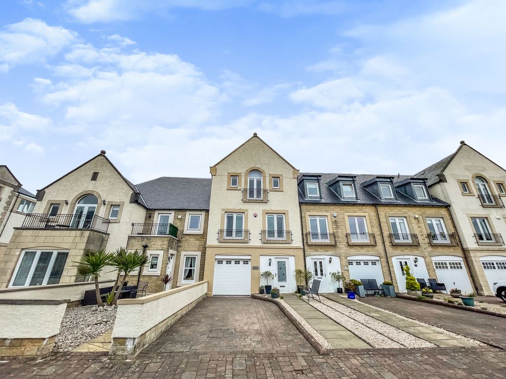 3 bed town house for sale in Harbourside, Inverkip, Greenock PA16 Zoopla