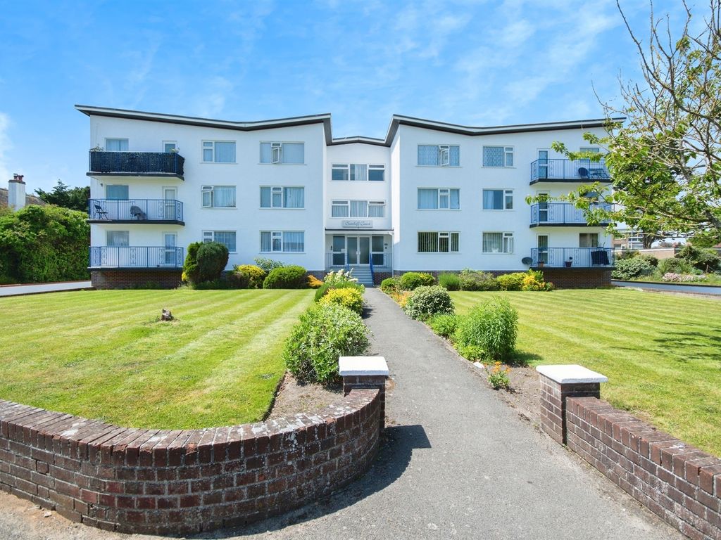 2 bed flat for sale in Clifton Road, Southbourne, Bournemouth BH6, £
