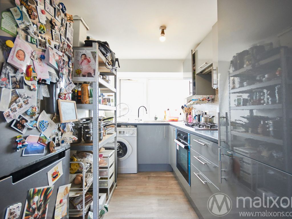 2 bed flat to rent in London Road, Mitcham CR4 Zoopla