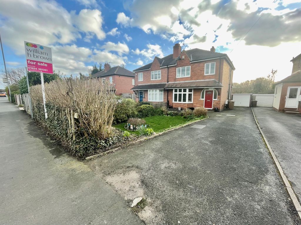 3 bed semidetached house for sale in Bradford Road, Wrenthorpe