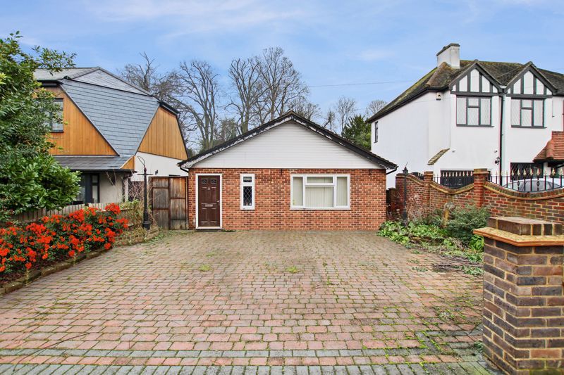 3 bed detached bungalow for sale in Baldwyns Park, Bexley DA5, £500,000