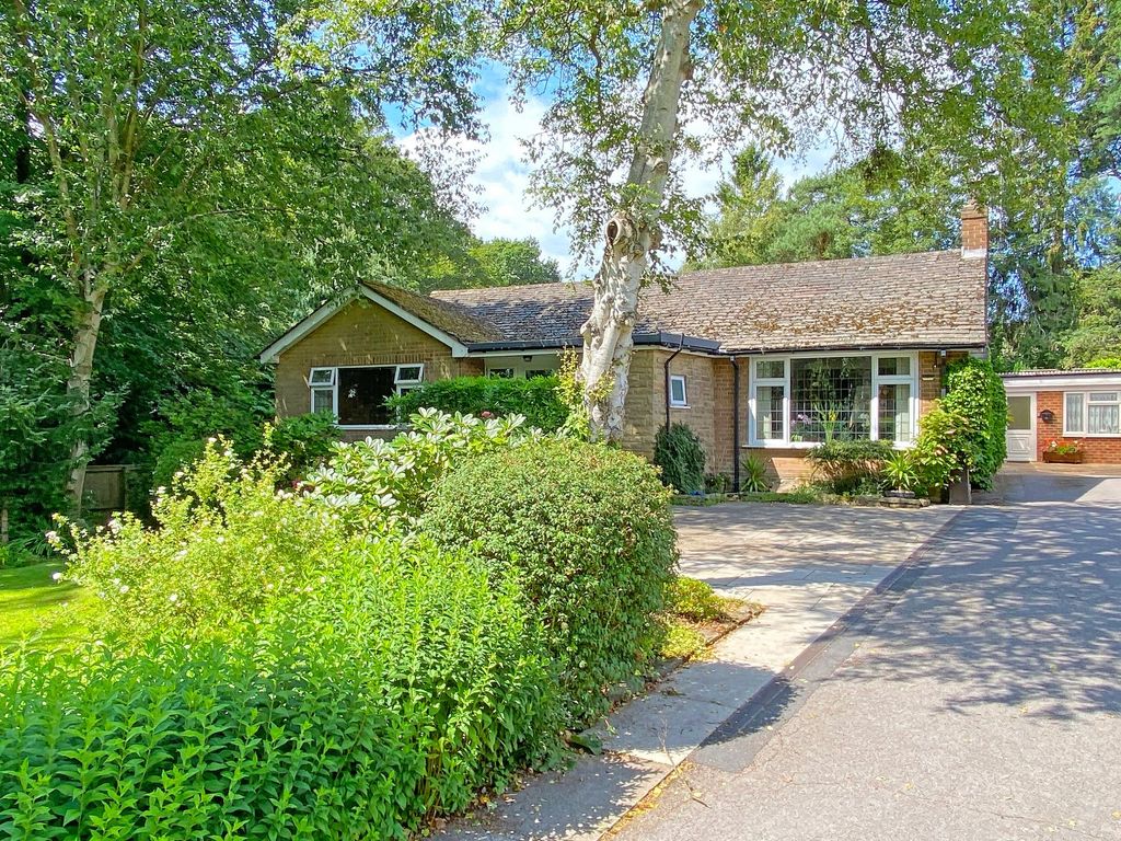 4 bed detached bungalow for sale in Hookstone Road, Harrogate HG2 Zoopla