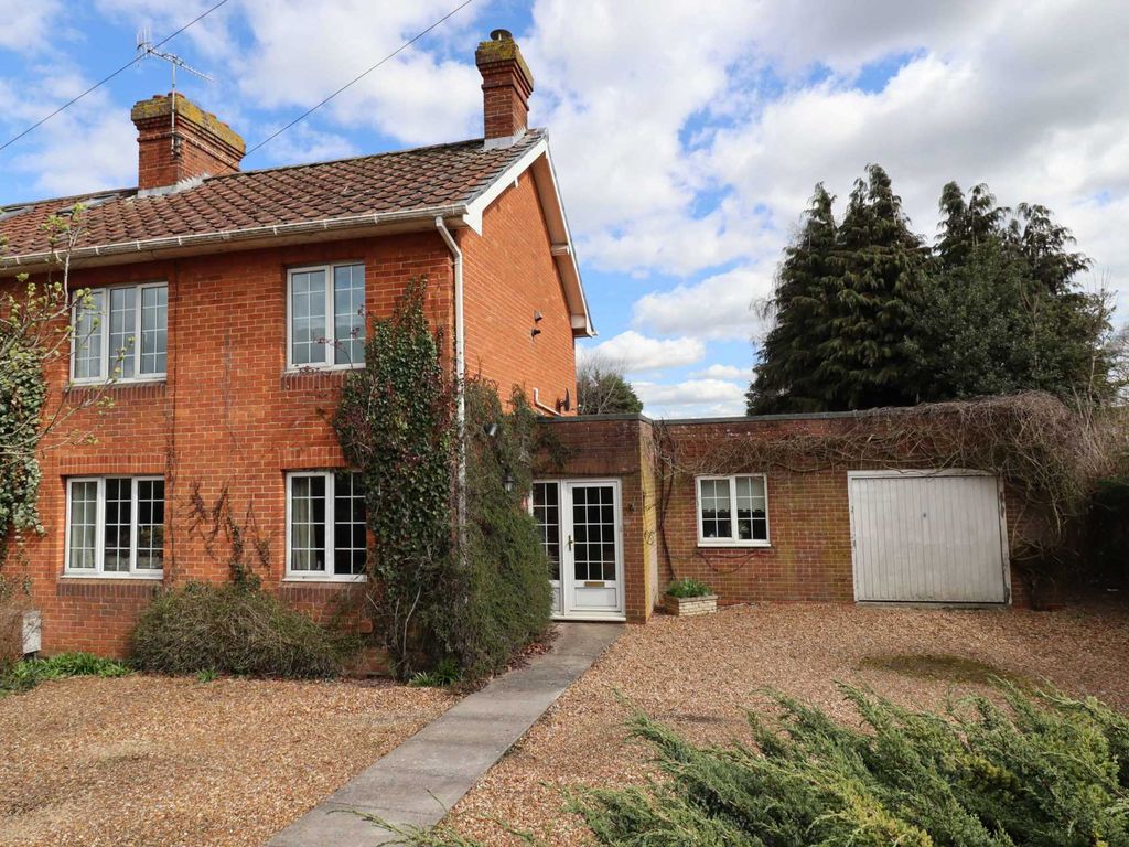 3 bed semidetached house for sale in Salisbury Road, Marlborough SN8