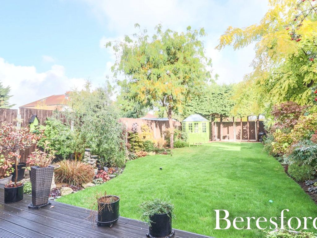 Gaynes Park Road, Upminster RM14  