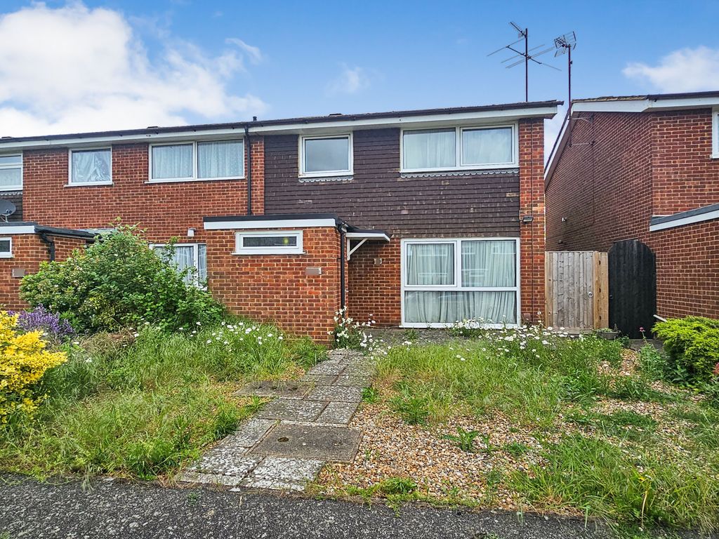 3 bed end terrace house for sale in Chaucer Drive, Aylesbury HP21, £